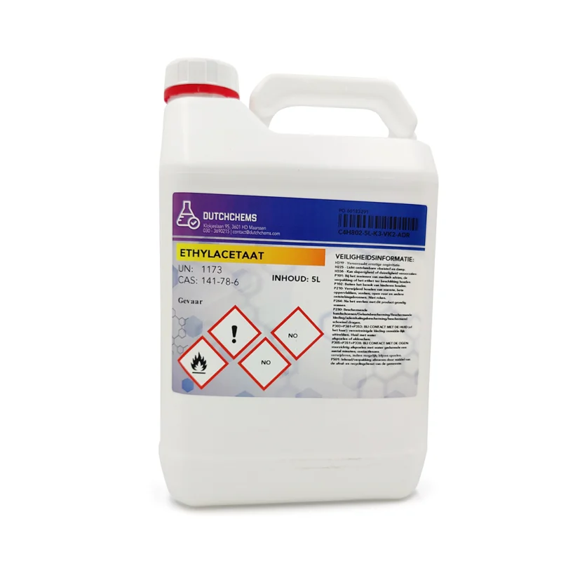 Witte 5 liter jerrycan met etikettering “Ethylacetaat UN 1173 CAS 141-78-6