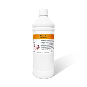 Witte plastic fles met etiket voor 1 liter methanol, inclusief gevarensymbolen en veiligheidsinstructies.