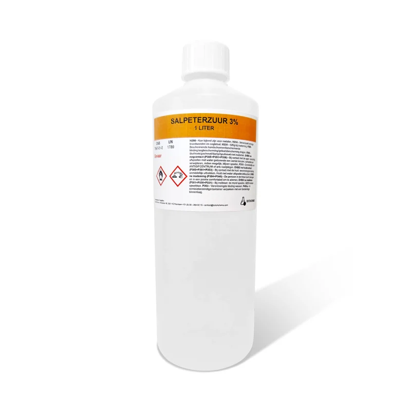 Plastic fles met etiket voor 1 liter 3% salpeterzuur oplossing, inclusief gevarensymbolen en veiligheidsinstructies.