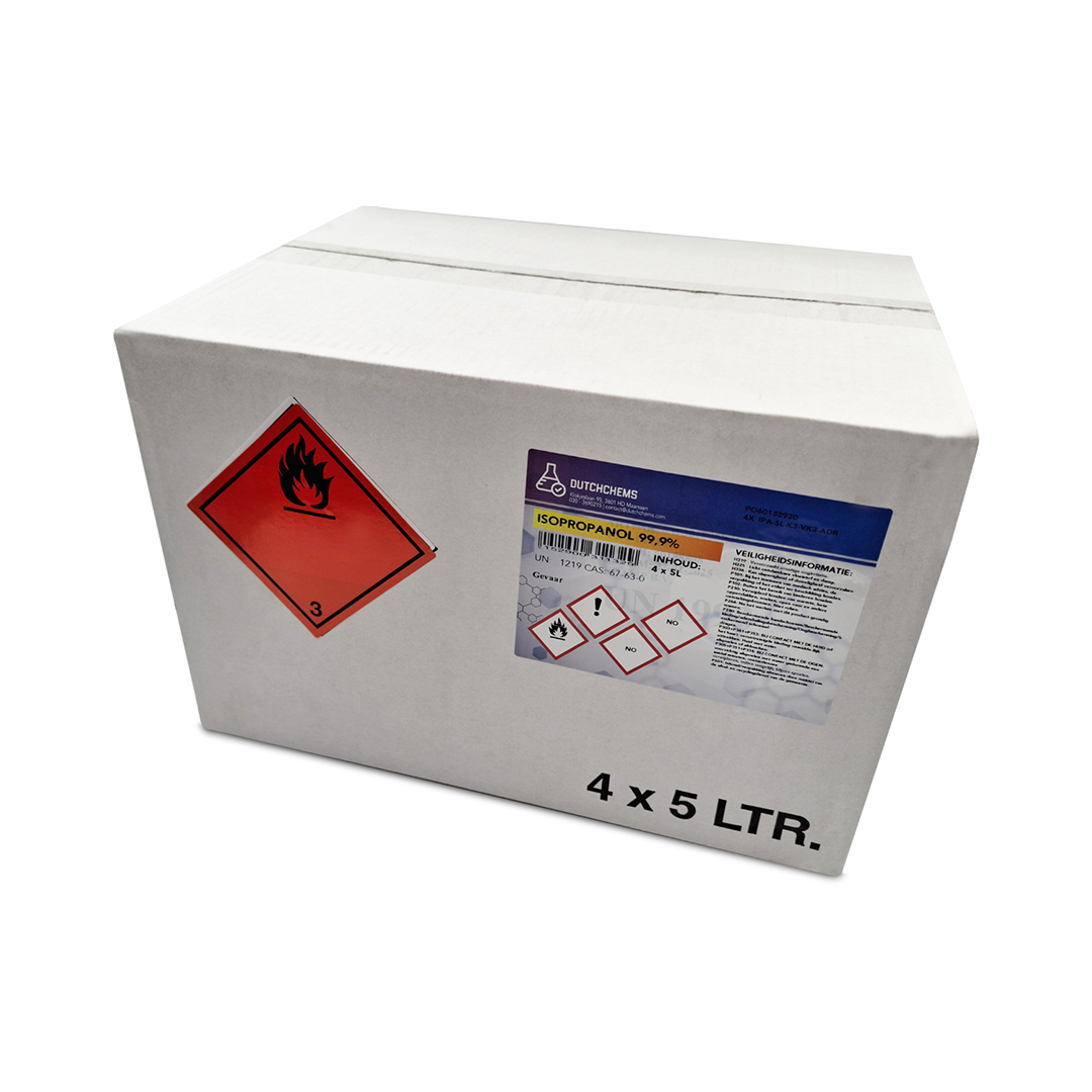 Witte verzenddoos met vier 5-liter jerrycans Isopropanol 99,9% van DutchChems