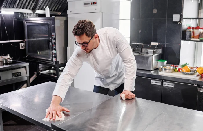 Hoe roestvrij staal te reinigen zonder krassen